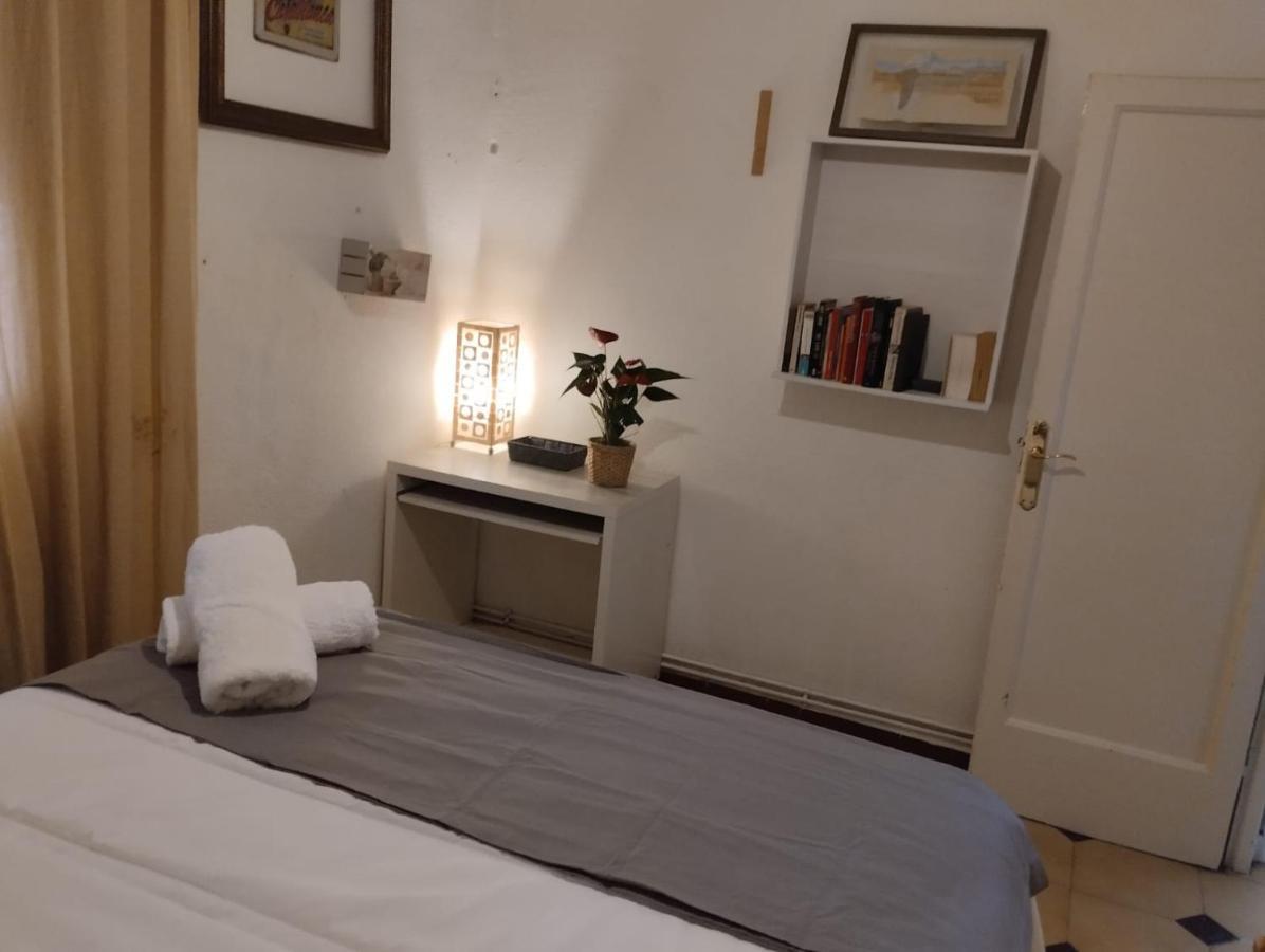 Gaudi 51 Apartment Barcelona Bagian luar foto