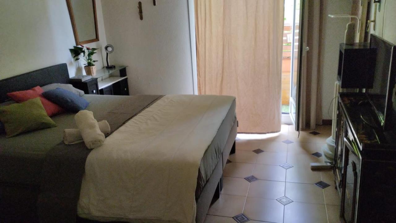 Gaudi 51 Apartment Barcelona Bagian luar foto