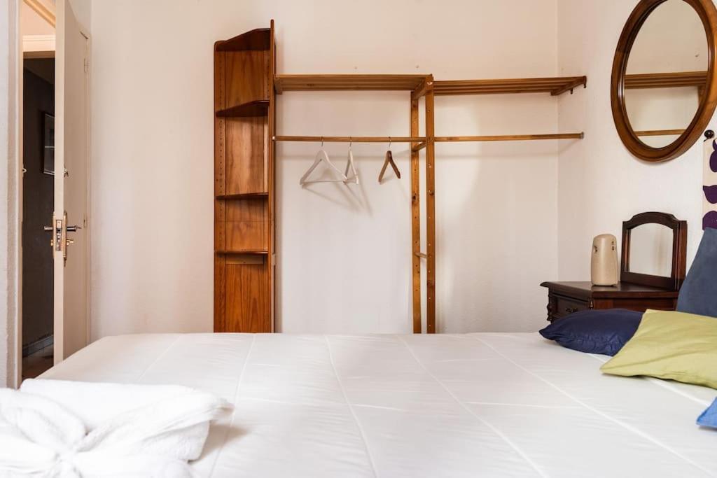Gaudi 51 Apartment Barcelona Bagian luar foto