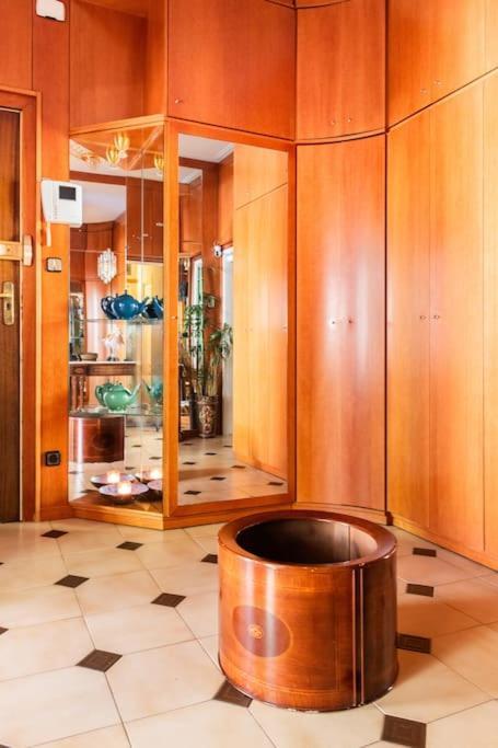 Gaudi 51 Apartment Barcelona Bagian luar foto