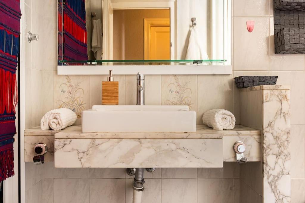 Gaudi 51 Apartment Barcelona Bagian luar foto