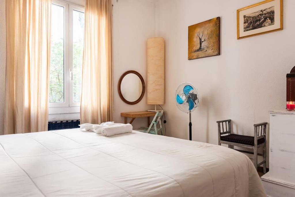 Gaudi 51 Apartment Barcelona Bagian luar foto