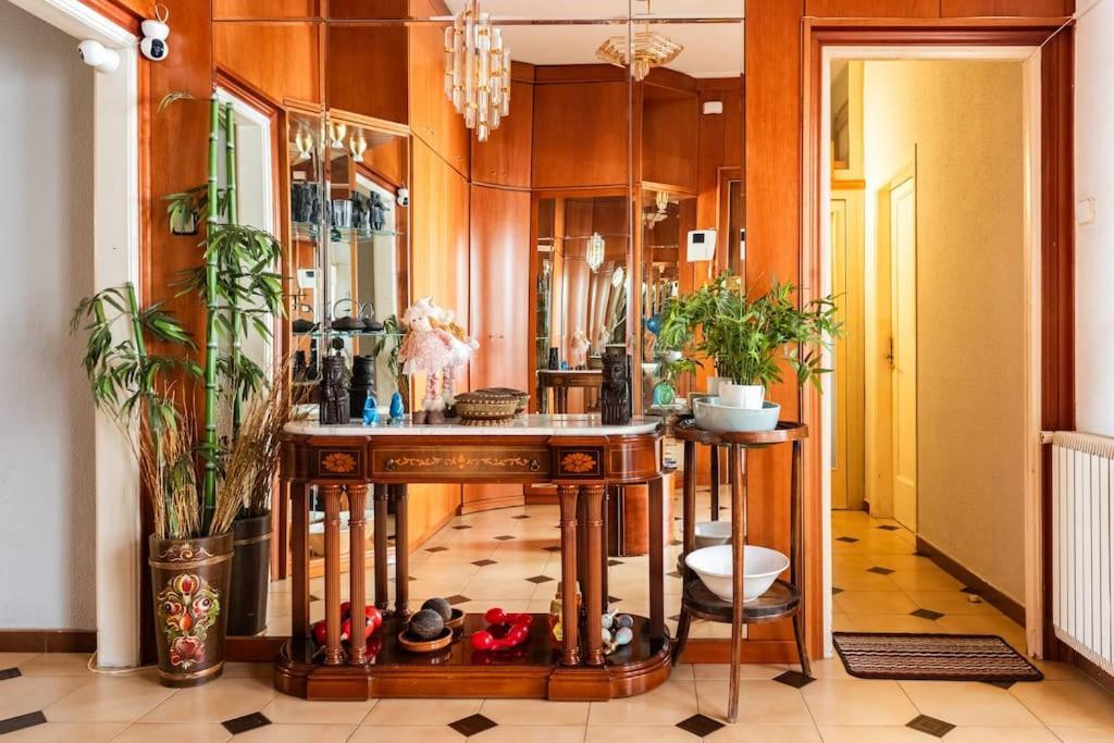Gaudi 51 Apartment Barcelona Bagian luar foto