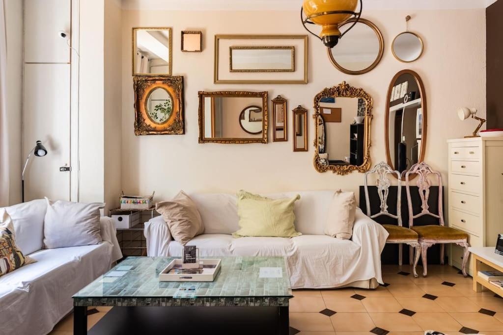 Gaudi 51 Apartment Barcelona Bagian luar foto